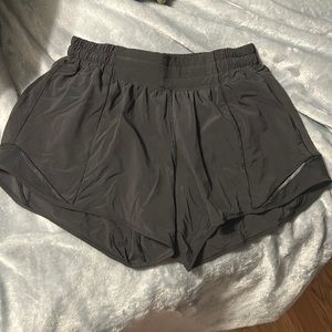 black lululemon hotty hot shorts